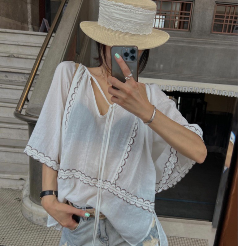 유행하는 한국 스타일 패치워크 레이스업 V넥 탑 202 - Ethnic Fashion Trends 2026 리뷰 및 가격