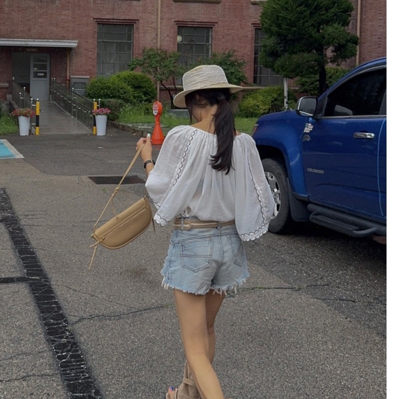 유행하는 한국 스타일 패치워크 레이스업 V넥 탑 202 - Ethnic Fashion Trends 2026 리뷰 및 가격